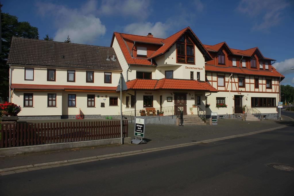 Deutsches Haus Hotel Restaurant Gastwirtschaft Biergarten Am Radweg Bermuthshain Экстерьер фото